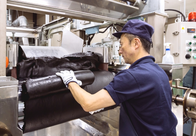 特殊合成ゴム混練加工で世界No.1の信頼を得る企業
